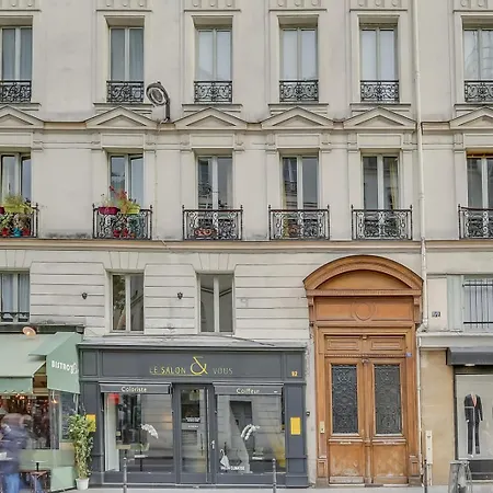 130 Olivia - Superb In Paris. Paris